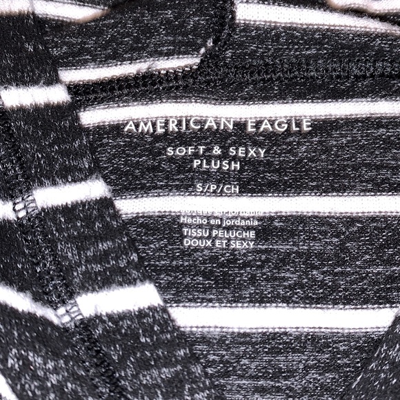 ✨SALE 2/$15✨ AMERICAN EAGLE | Soft & Sexy hoodie - Picture 4 of 7